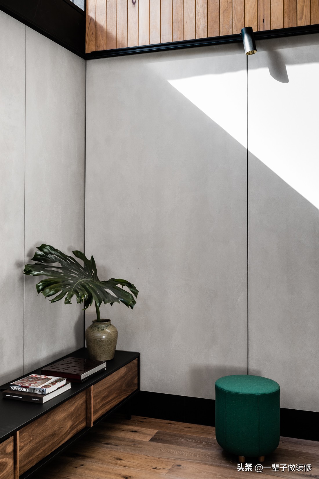 酒店三五好友小聚,三五好友酒店小聚畅谈人生