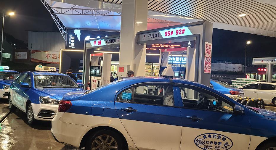 53升油箱加38升就满了,58升油箱为啥可以加66升油