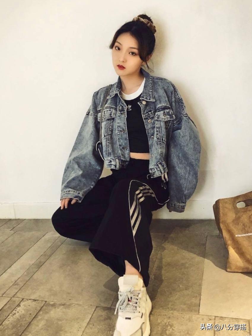 26岁强东玥穿搭太有时尚感，长款西装干练利落，率性洒脱不失甜美