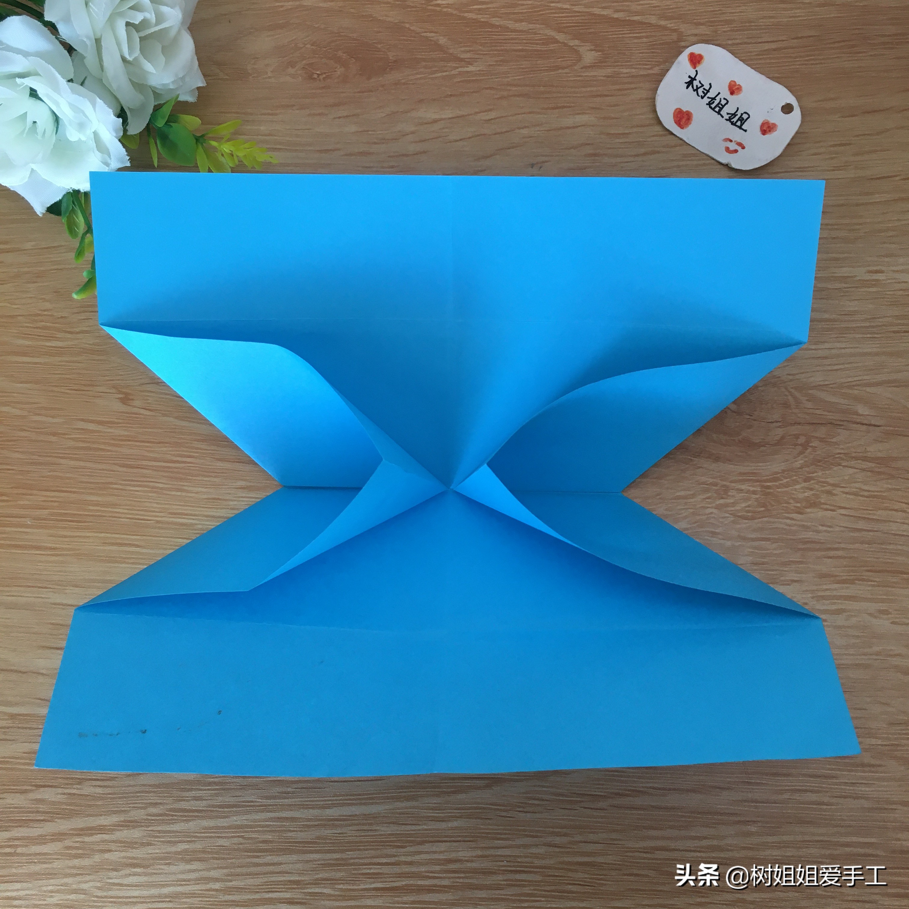 如何用正方形彩纸折相框,折纸折出来的东西可以当相框