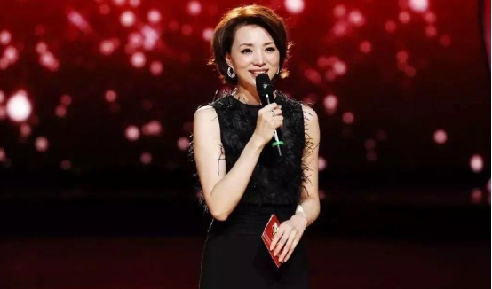 央视春晚三分钟历史回顾,央视春晚大屏幕有黑屏