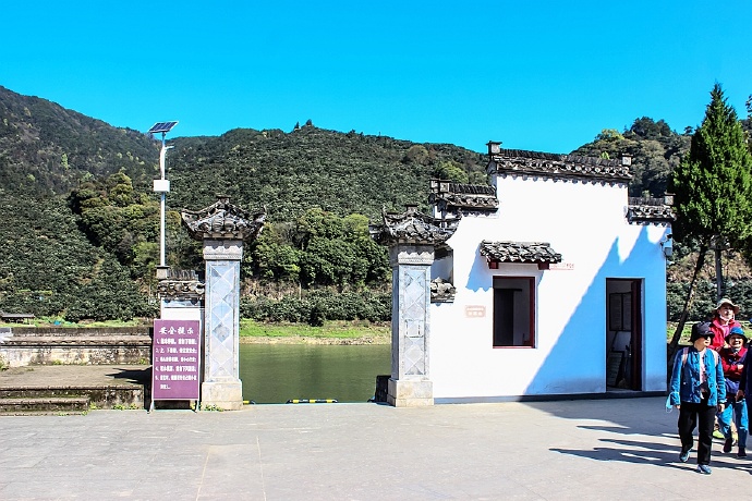新安江山水画廊景区村落,漳潭古村