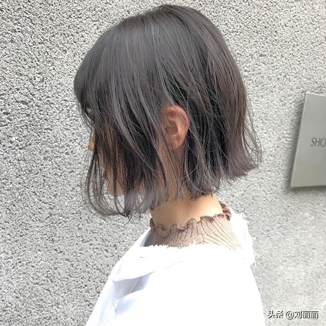 最新短发气质洋气女,女性头发稀疏适合的短发40岁左右