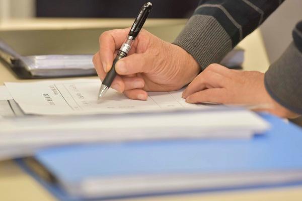 基层医生快疯了！一个月填40种表，看病只能抽空！