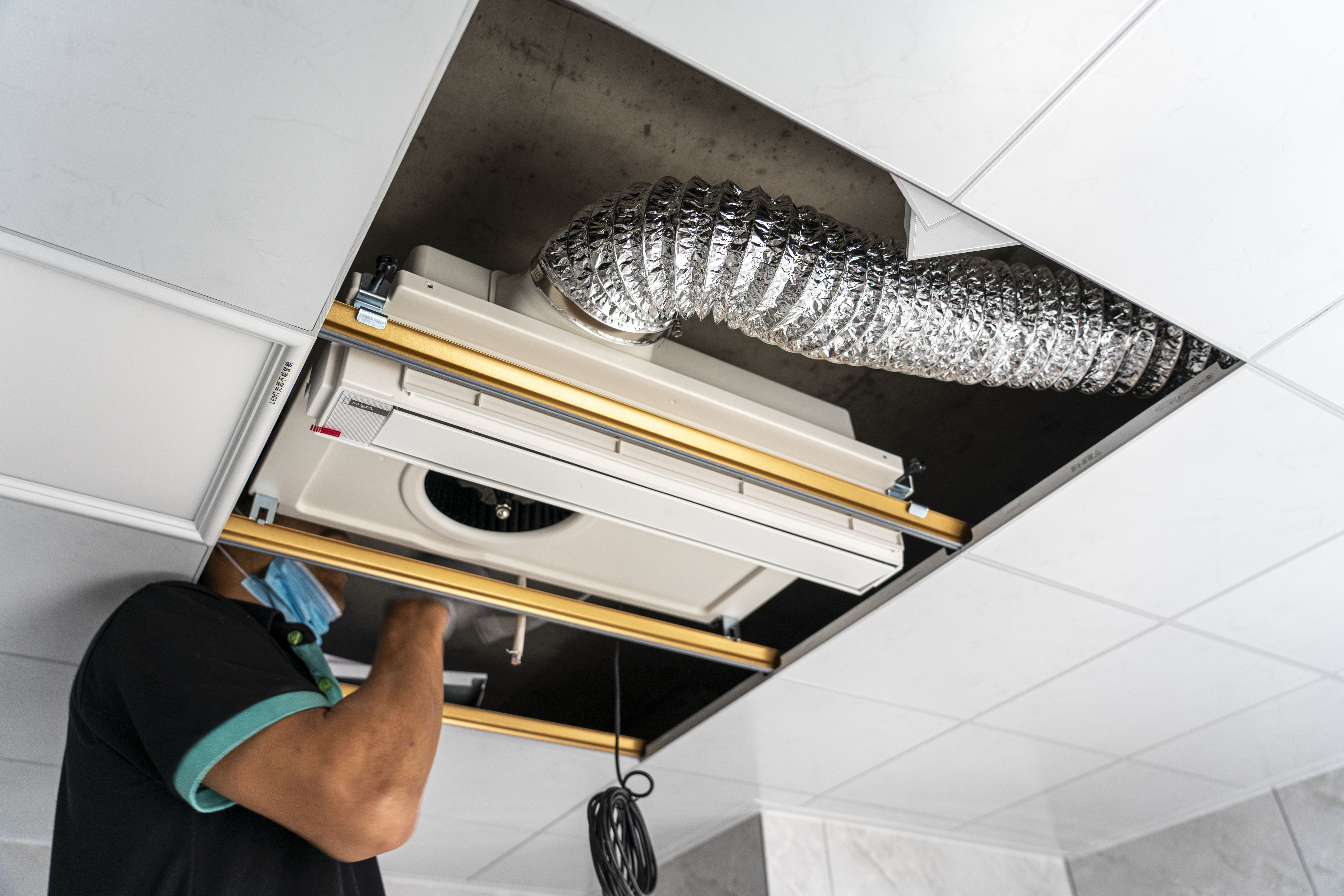 性价比风暖浴霸测评,美尔凯特和奥普风暖浴霸哪个好