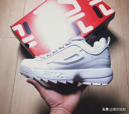 adidas好还是斐乐好,fila与阿迪达斯哪个更高端