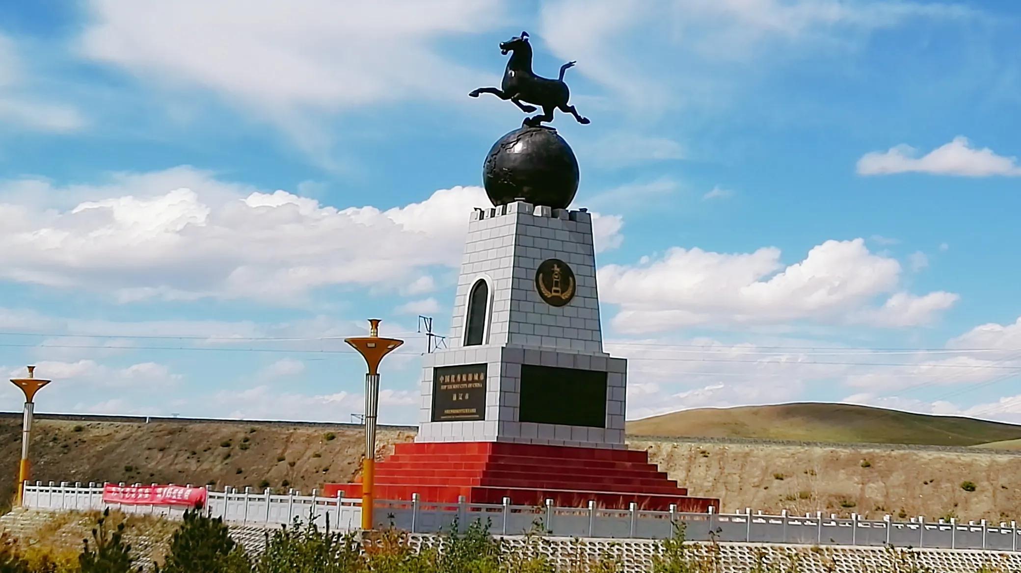 天边草原乌拉盖，《狼图腾》取景地，内蒙古保存最完好的天然草甸