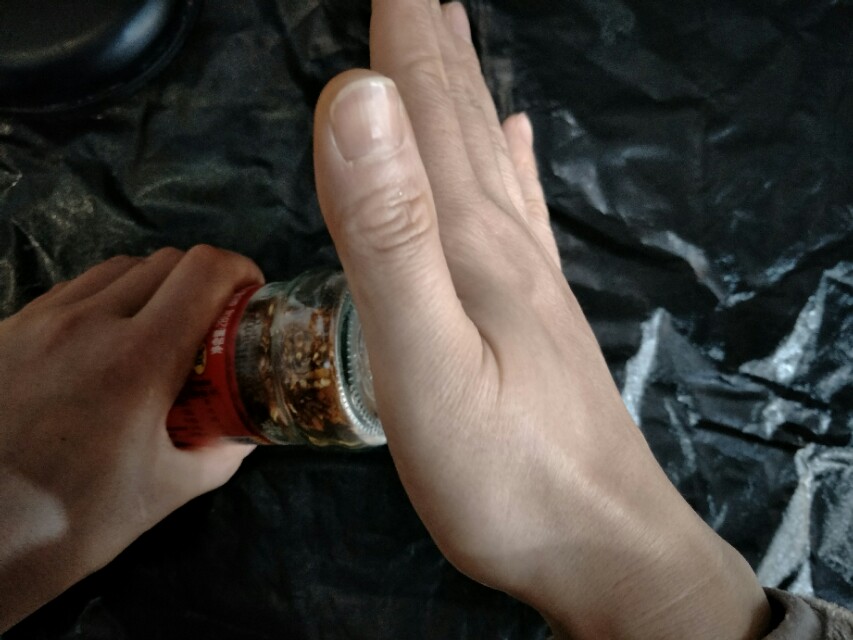 玻璃罐头的盖子怎么开,怎么开玻璃罐头方便又省力