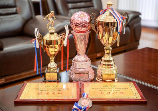 花三小,花三万学足球