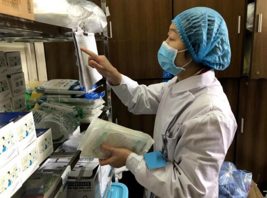 白衣战士守护万家灯火,白衣战士奔赴一线