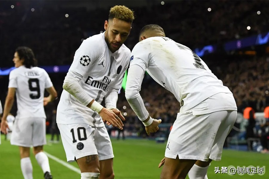 球员进球都有标志性庆祝动作,史上最有影响力的庆祝动作