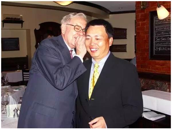 跟巴菲特成为好朋友后，他学会分散投资，却让他少赚了1万亿美元