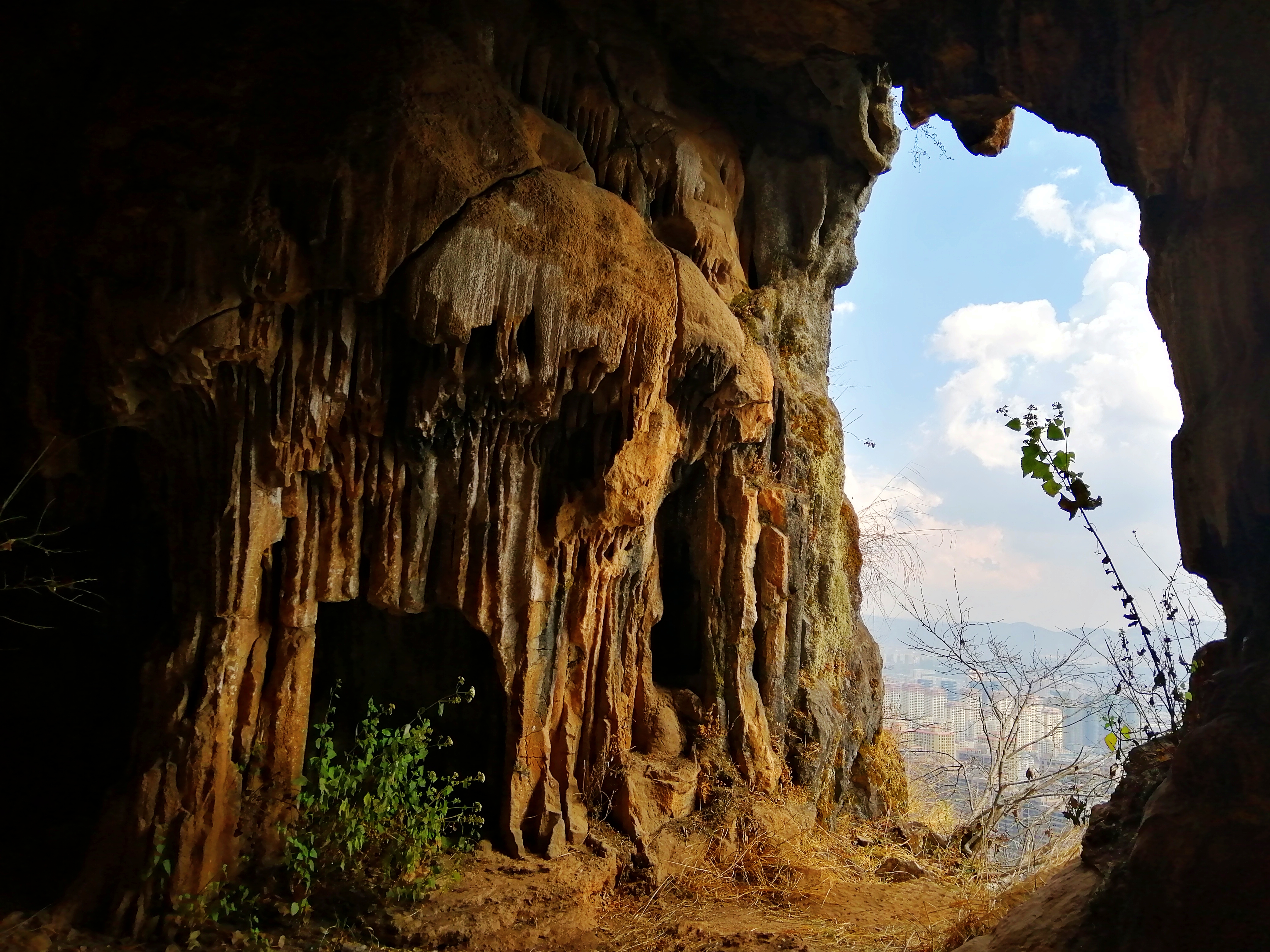 惊喜?悲哀?昆明三环徐霞客探寻过的两个溶洞,还是380年前样子