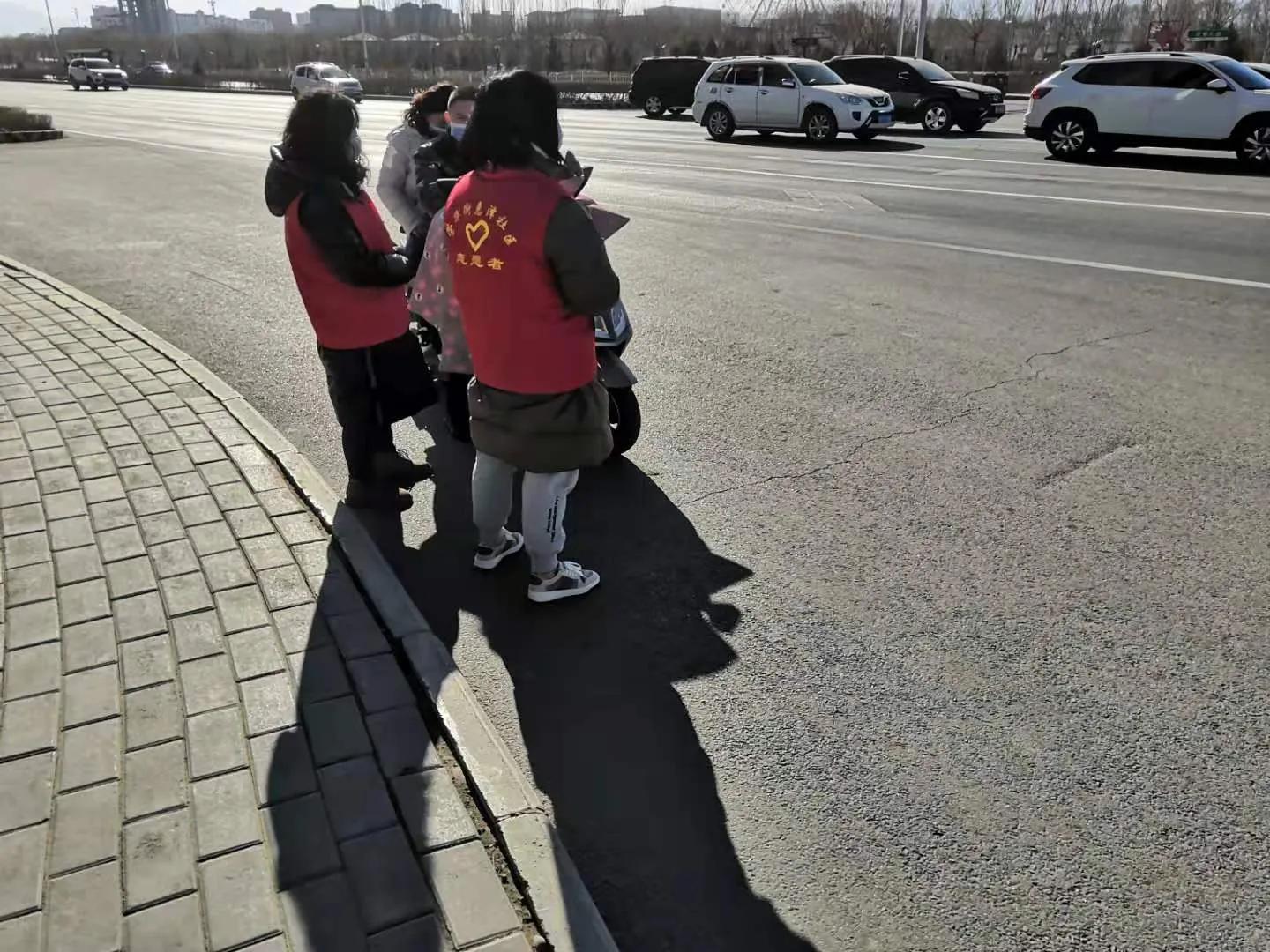 荣华街惠泽社区开展“惠美家美院、泽百户百姓”创城志愿服务活动