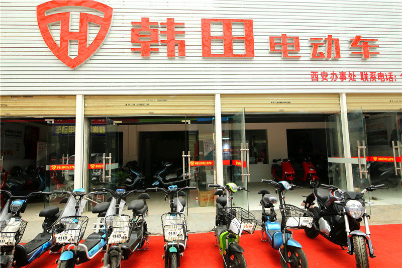 为了带老伴出去游玩方便两千多买了一辆两轮电动车