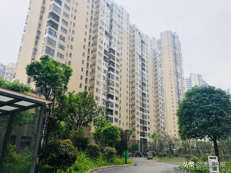 湘潭妈妈携孩子跳楼事件,27岁女子产后跳楼身亡后续