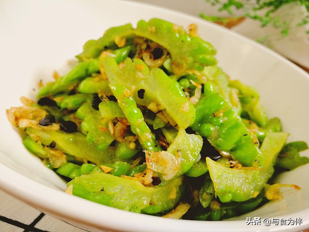 苦瓜怎么去除苦味最好方法,苦瓜焯水和抹盐哪个去苦味