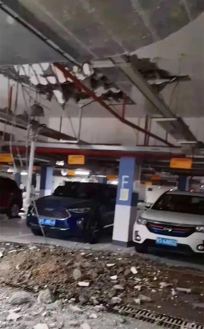 恒大一楼盘屋面飘板掉落击穿车库地面住建局开展安全隐患检查