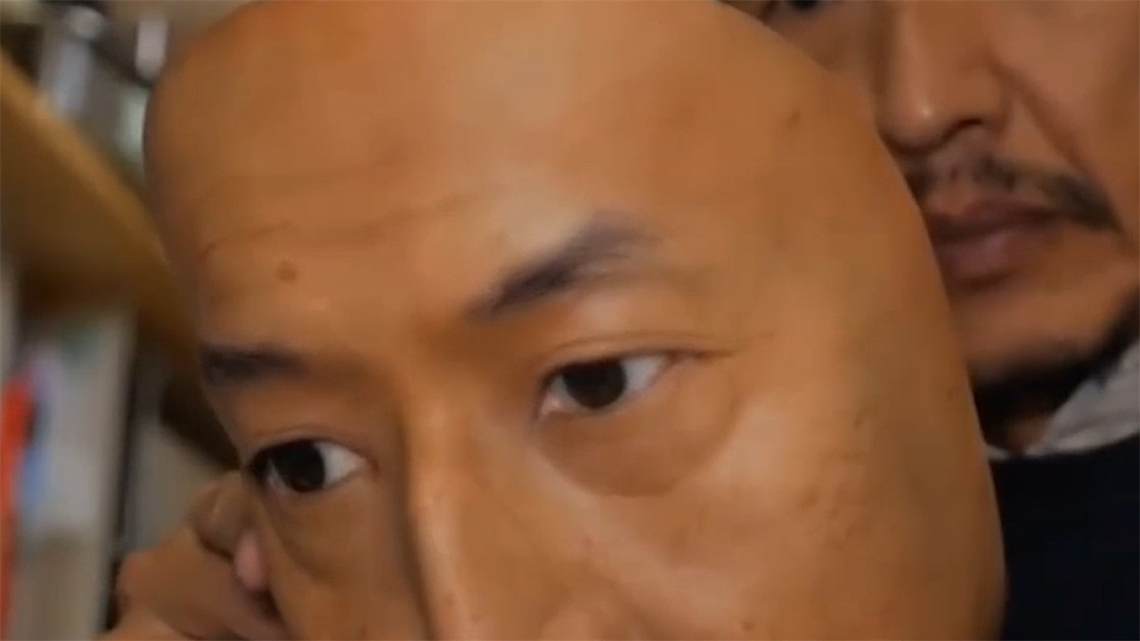 日本发明“*皮人**面具”,猥琐大叔带上变少女网红脸,非常精致