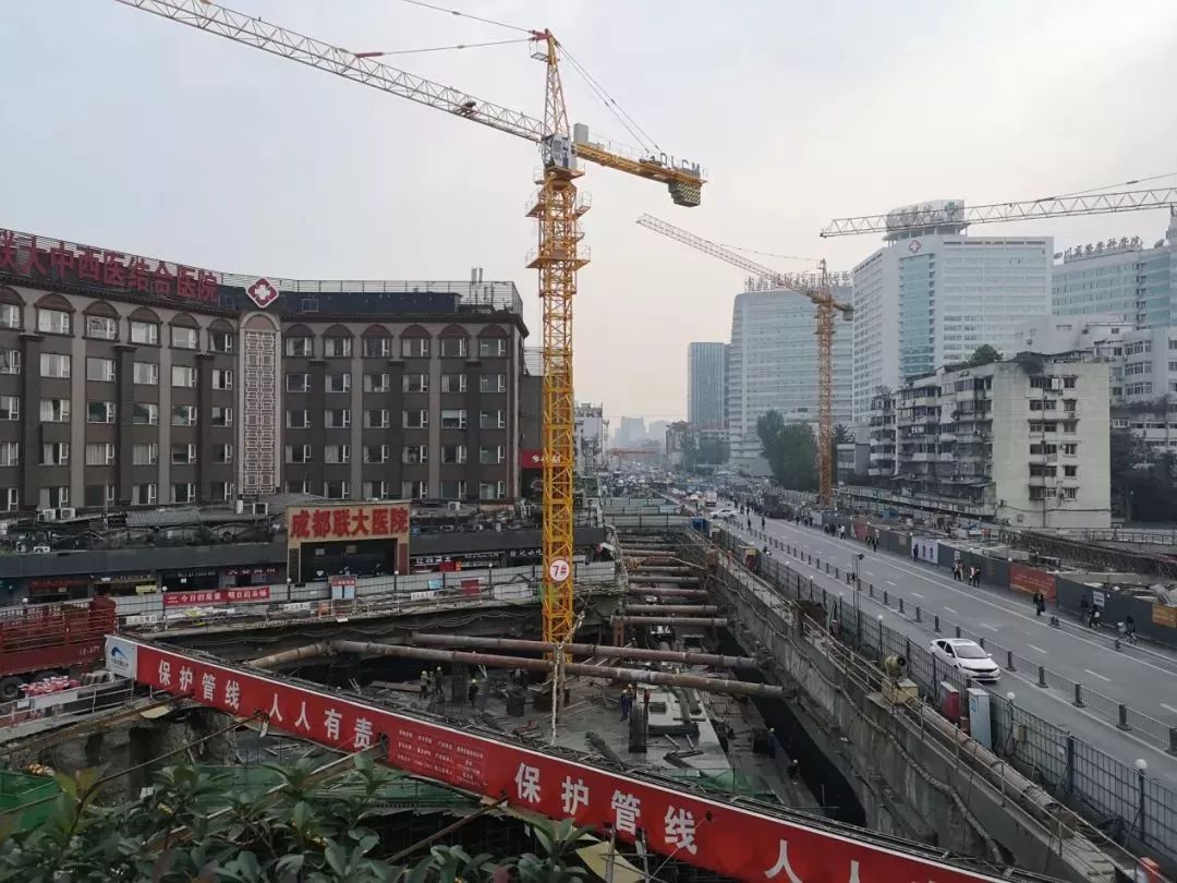 中医医院效果图,中医大省医院地铁站立体图