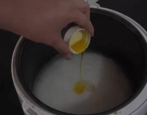 米饭不熟应该怎么弄熟,米饭煮太熟了怎么处理