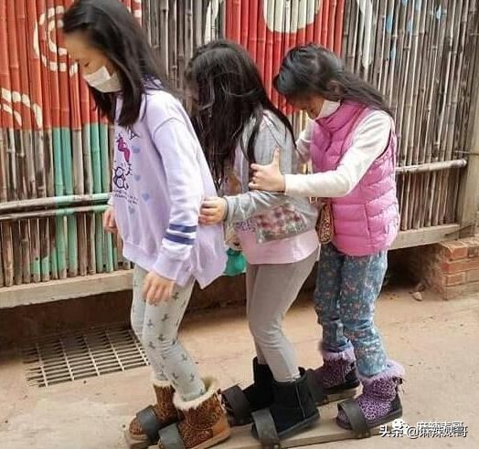 老公夜会嫩模转1万，小S却一个包背10年，这婚姻好不好她不知道？