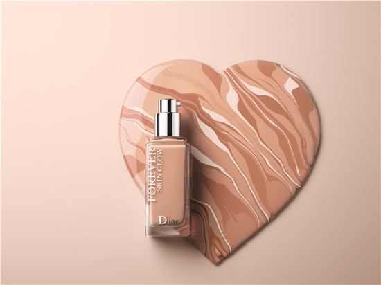 dior锁妆恒久无痕粉底液测评,拍照一秒钟修图两小时