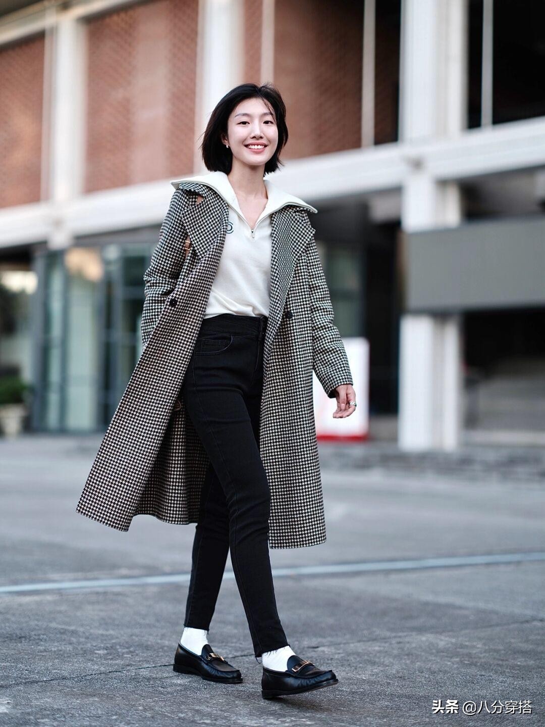 今年“千鸟格大衣”火了，建议选这几种，照穿不出错，保暖洋气