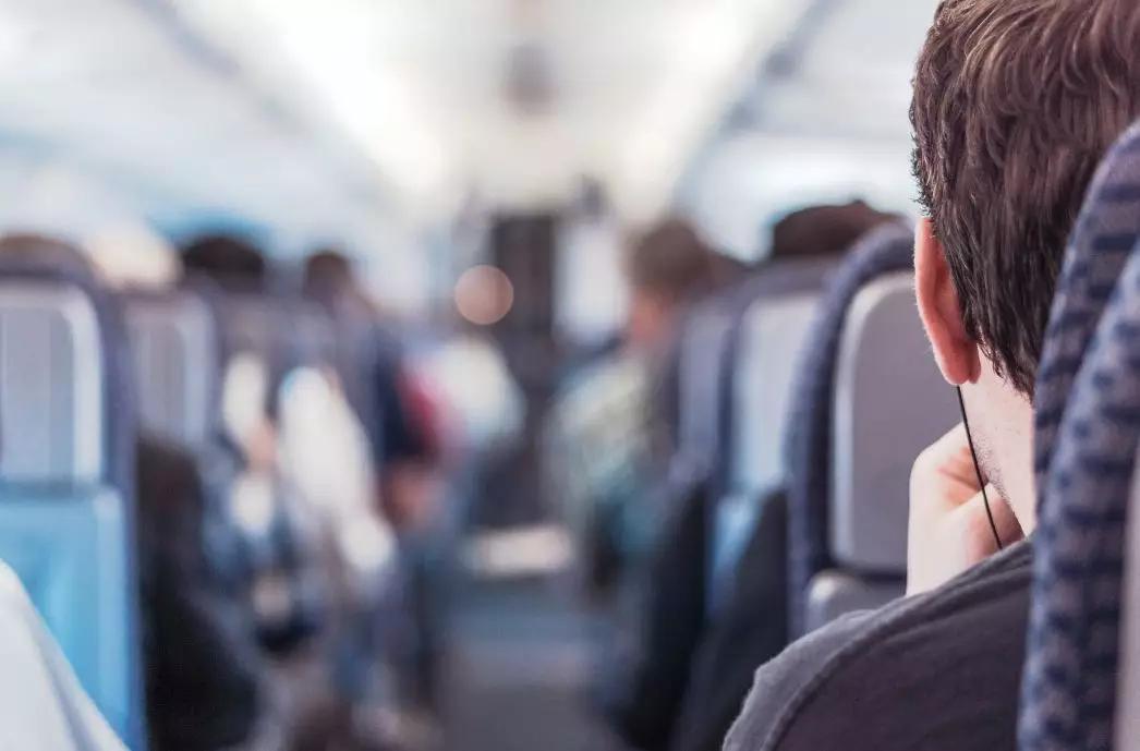 火车的硬座到底有多难坐,火车卧铺和硬座感受