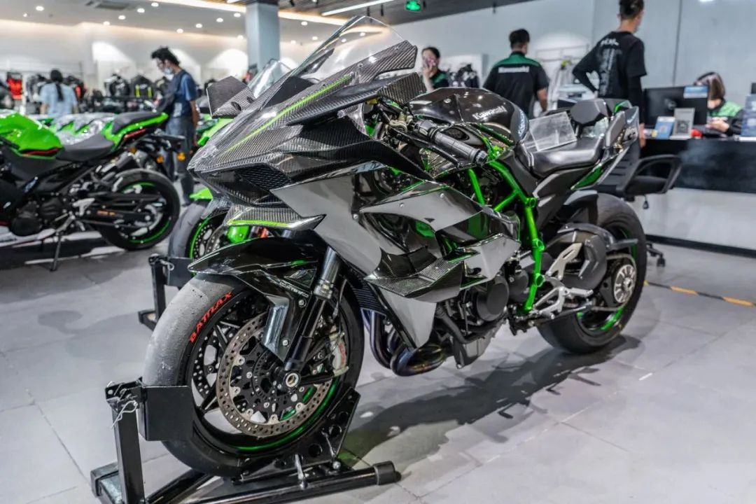 h2r鐩村垪鍥涚几,h2r-10