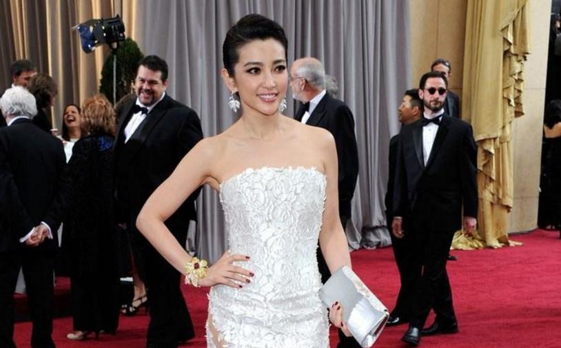 红毯结束后明星穿礼服走吗,明星红毯礼服是必须穿的吗