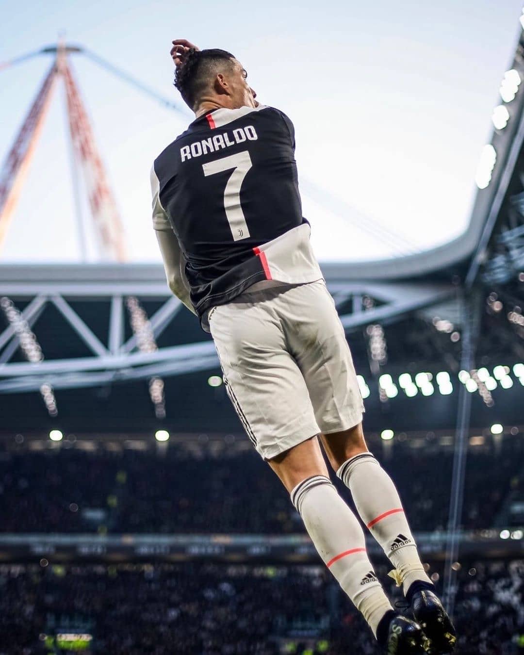 c罗第一场比赛,c罗在和ac米兰的比赛里表现如何