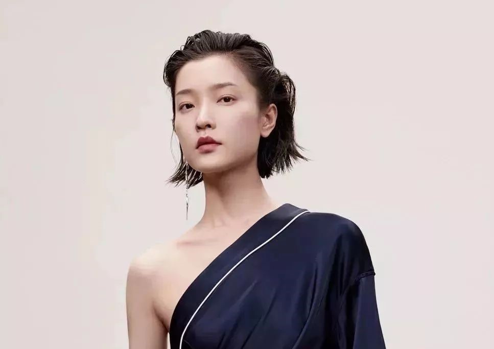 别再跟风了,别再整成网红脸了