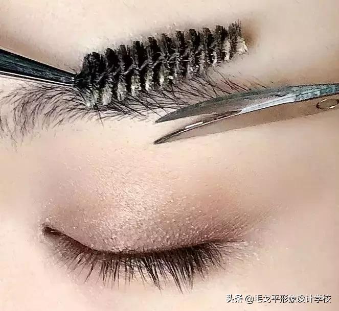 初学眉毛怎么画才能根根分明,新手画眉毛的技巧和方法