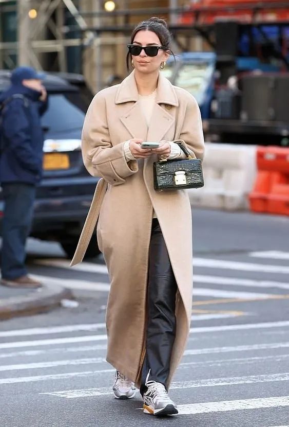 驼色大衣多种风格穿搭攻略,驼色大衣的高级感穿搭示范