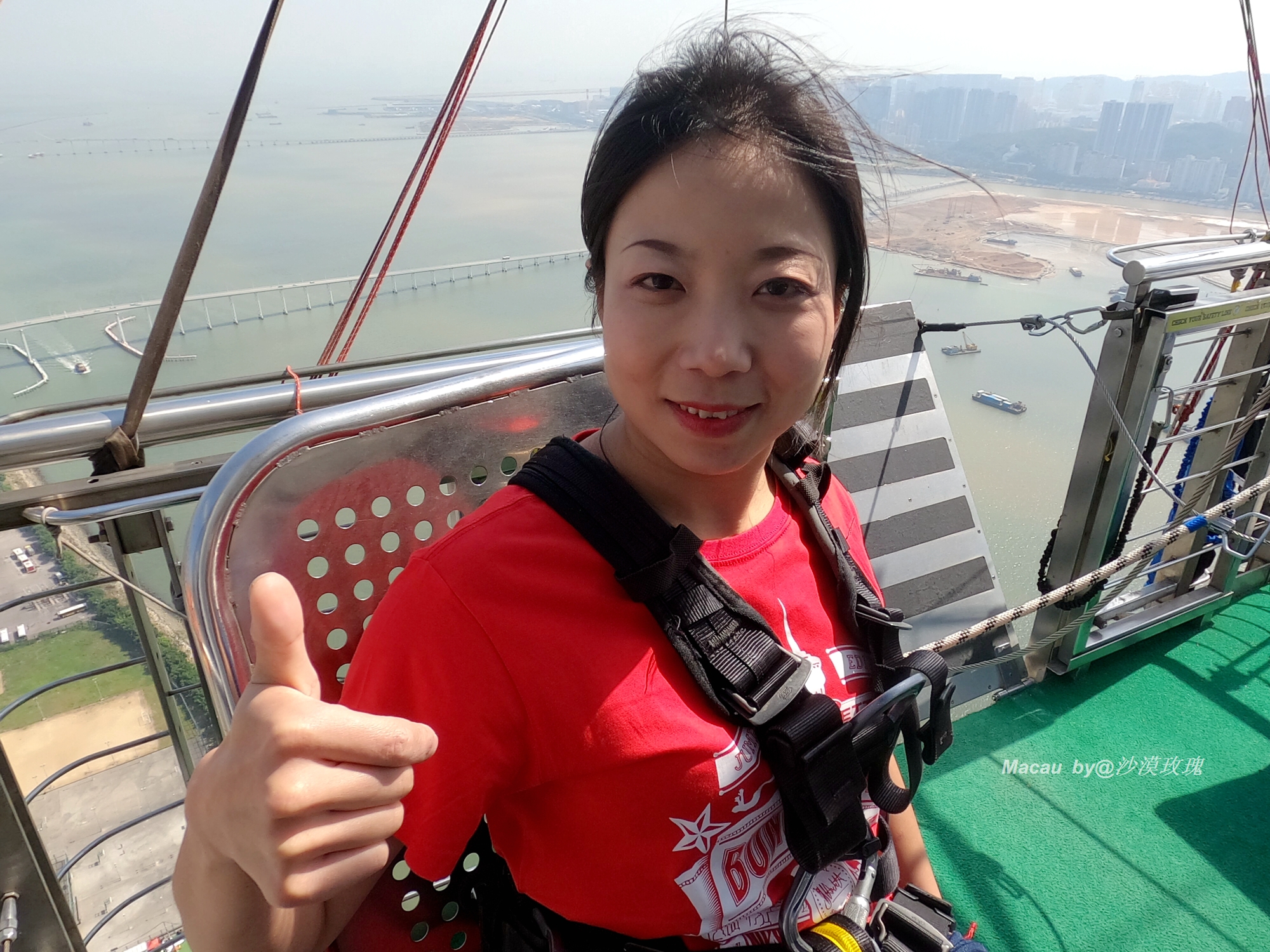 从3米高空跳到水里,世界最高蹦极澳门塔挑战成功