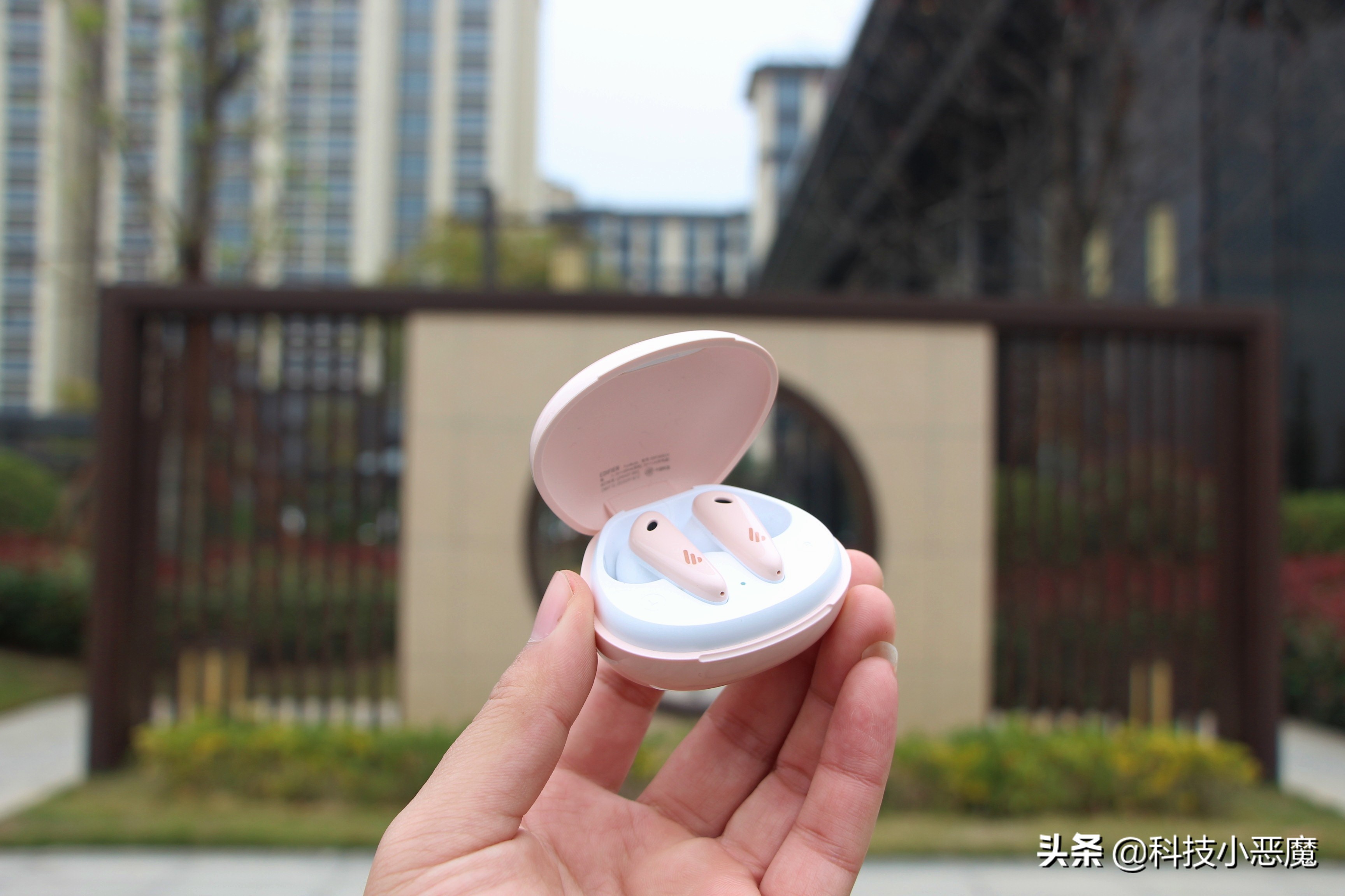 降噪蓝牙耳机buds,真无线降噪耳机funbuds樱花粉