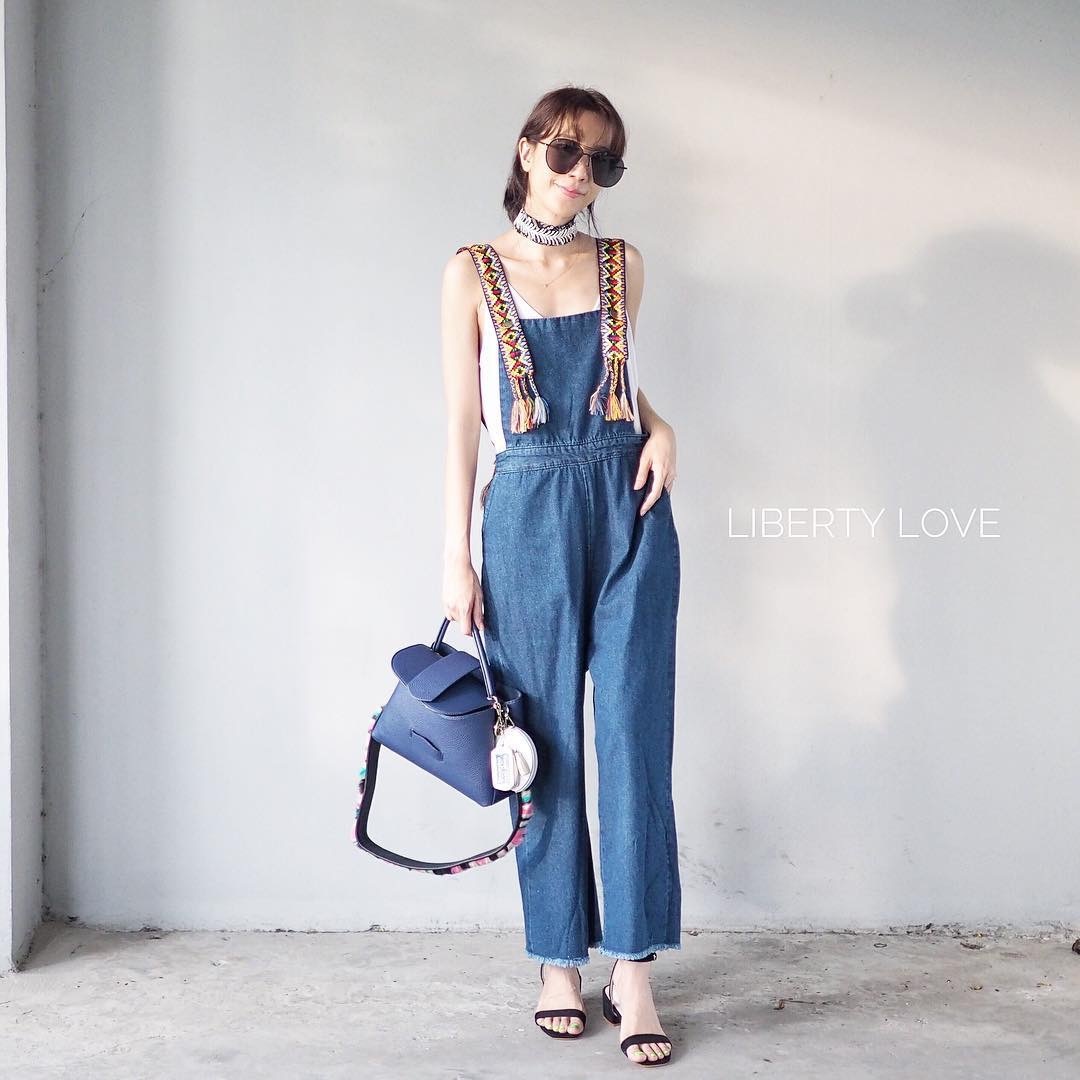 还在穿阔腿裤的你可能不知道,时髦精都悄悄穿起了束脚裤和背带裤