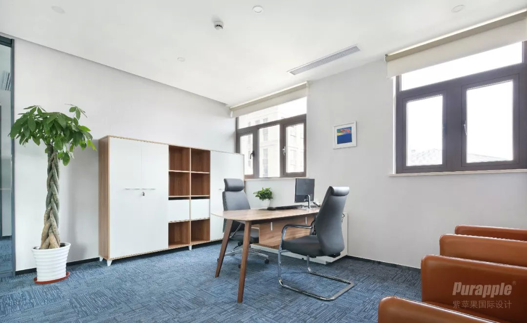 简约办公室装修案例实景照片,100多平办公室装修设计高端感