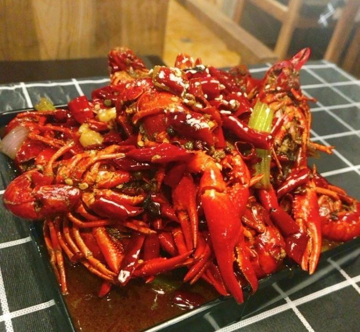 南宁美食推荐必吃龙虾,南宁最好吃的五香龙虾