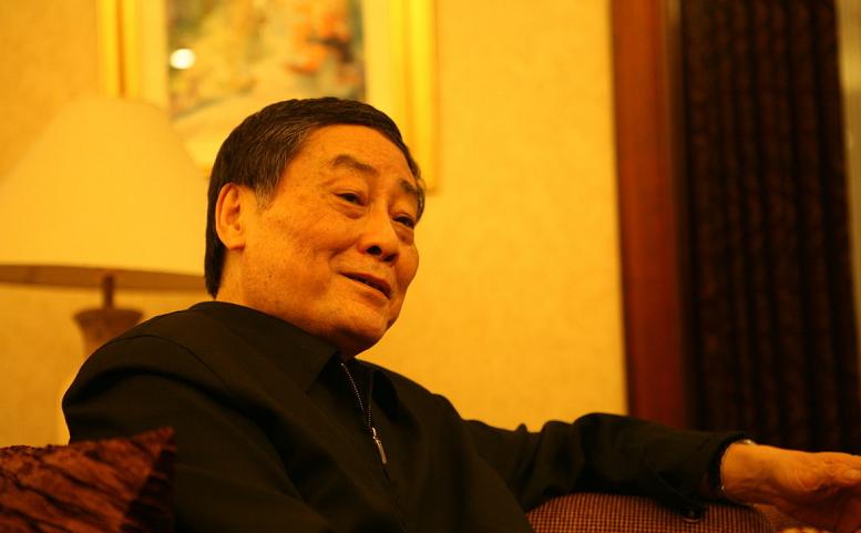 凭儿童饮料发家，后被国外巨头192亿收购，现携90后小生重出江湖