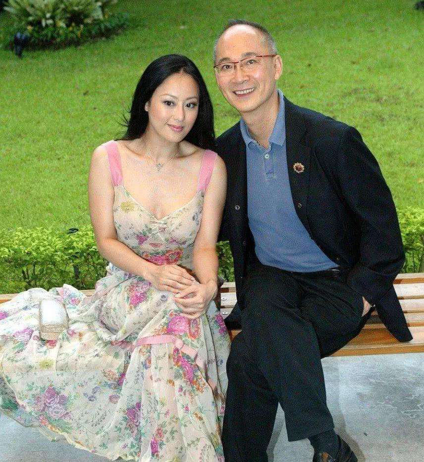 还完2.5亿债务背后，是真“人间富贵花”章小蕙