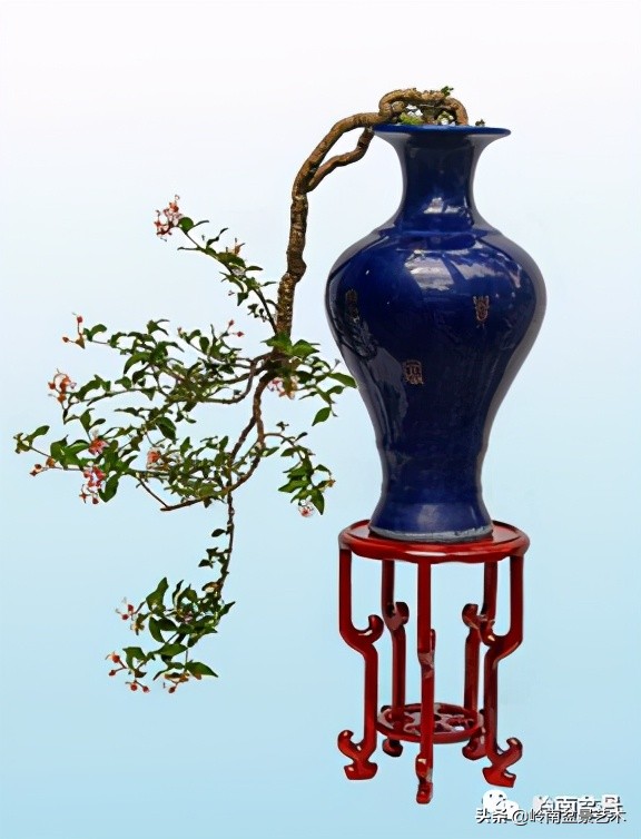 大师经典藏品,景德镇大师燕尾瓶价格