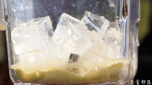 跨世纪的黑砖奶茶店，每天卖30块“金条”