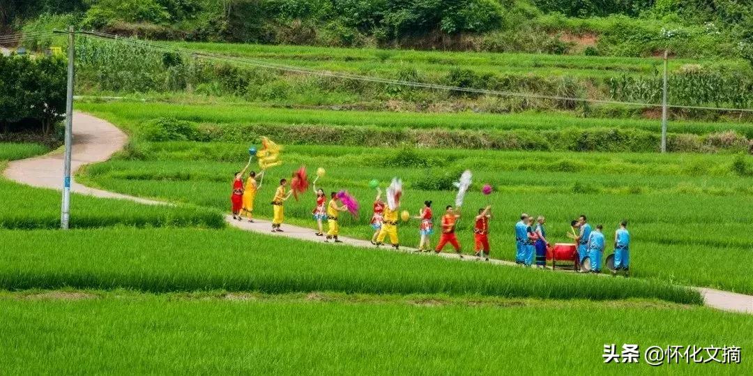 千年古苗寨老家寨全景,贵州千户苗寨农户家