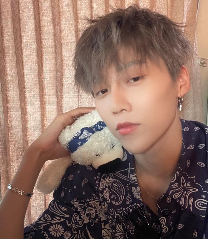 刘雨昕脸上有白点图片,刘雨昕脸上出现白点