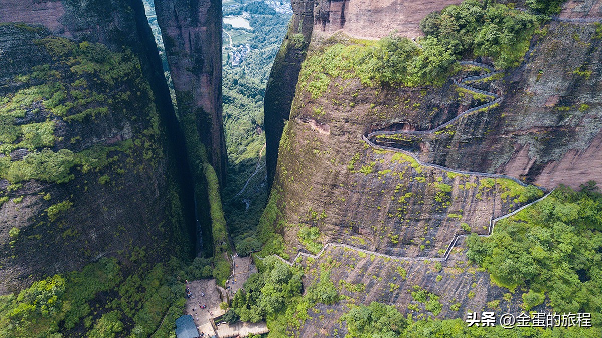 江浙地区唯一的一处世界自然遗产名录的神奇景观,丹霞地貌江郎山
