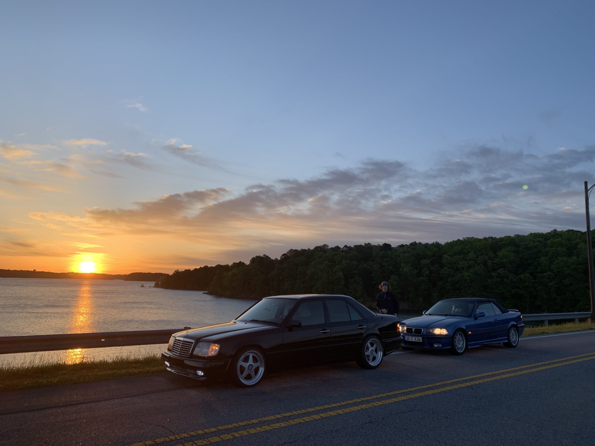 你信么？30年前的“小虎头”奔驰E级，至今还有人念念不忘