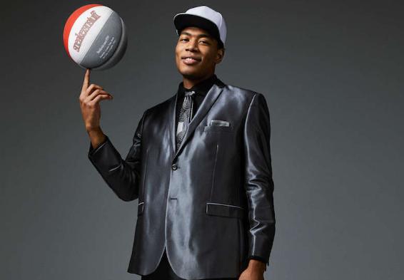 八村塁隔扣浓眉球鞋,八村塁穿几号球衣