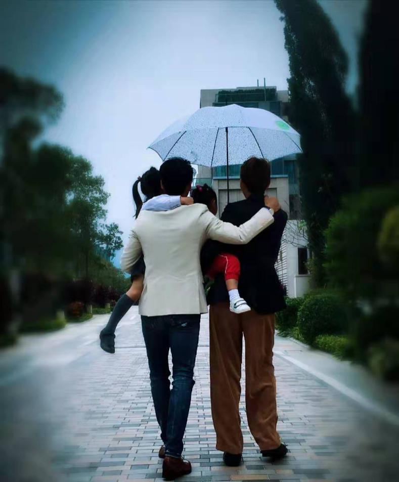 张晋父子西装亲子照,张晋的带娃日常视频